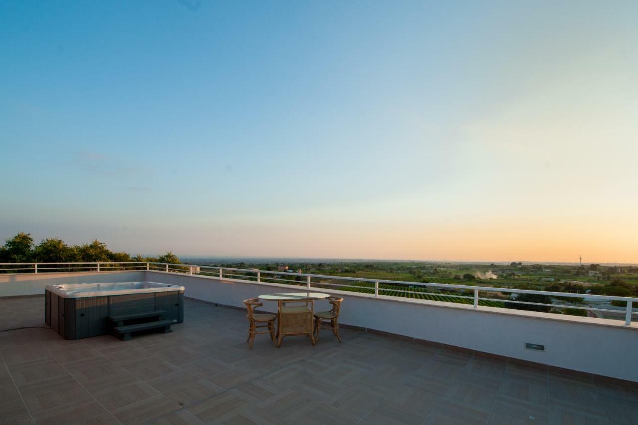 La Terrazza Di Harmakhis Hotel Partanna Buitenkant foto